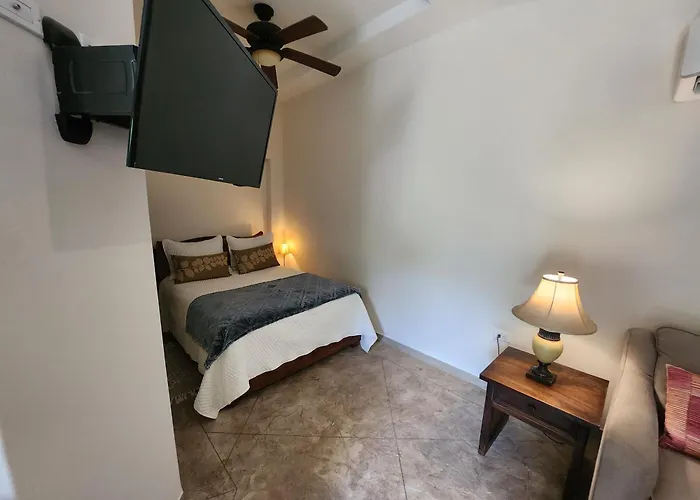 5 Min Walk - Private Casa Shona 5 Bedroom Holiday home